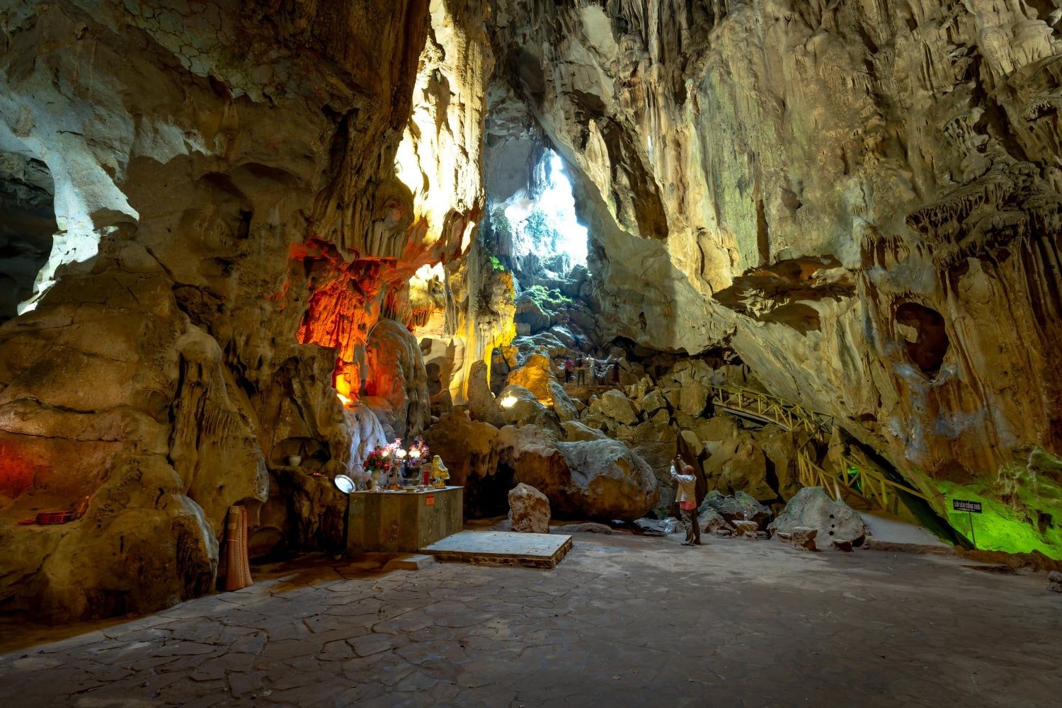 Un viaje fascinante a través de las cuevas más hermosas de España